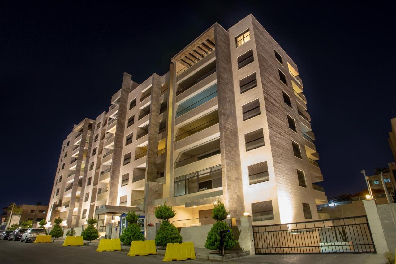 Triple A Hotel Suites Amman Exteriör bild