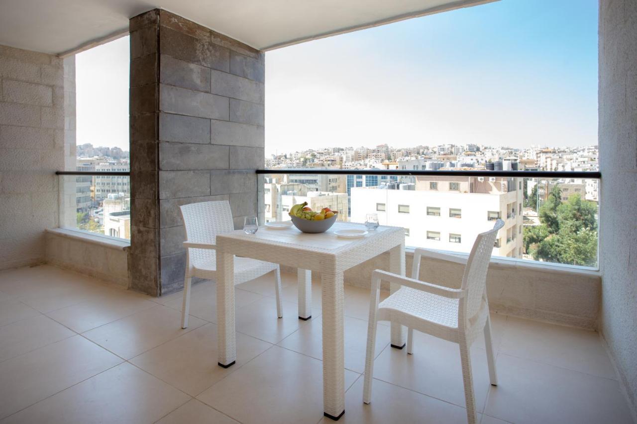 Triple A Hotel Suites Amman Exteriör bild