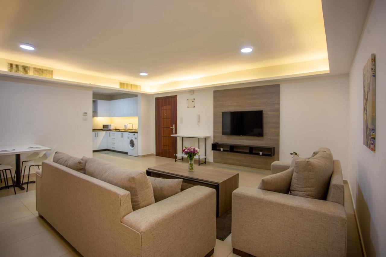 Triple A Hotel Suites Amman Exteriör bild