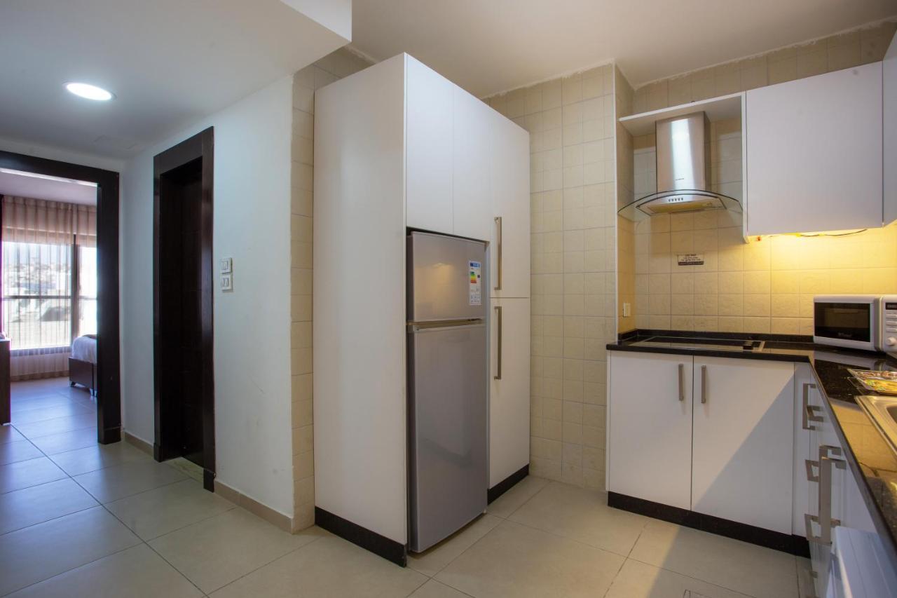 Triple A Hotel Suites Amman Exteriör bild