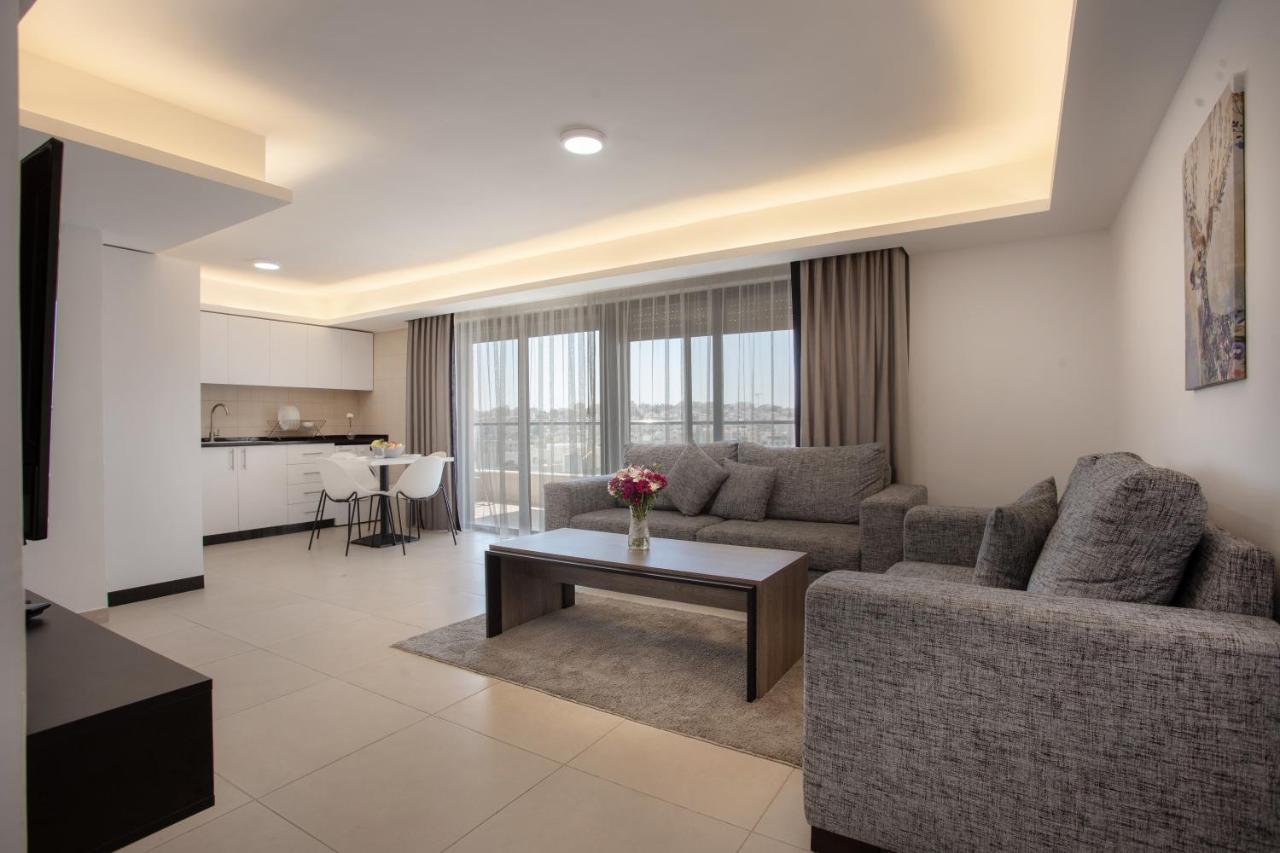 Triple A Hotel Suites Amman Exteriör bild