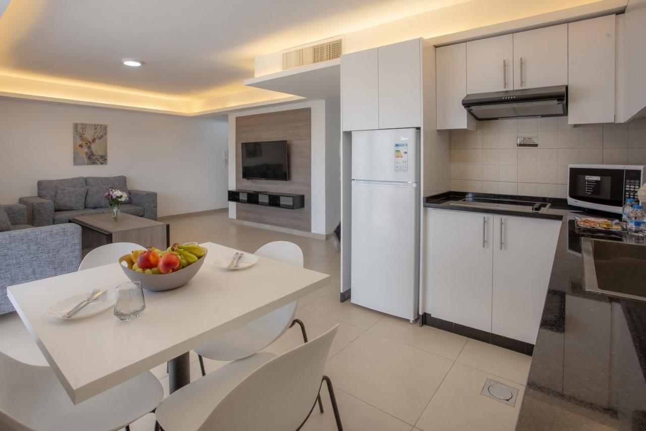 Triple A Hotel Suites Amman Exteriör bild