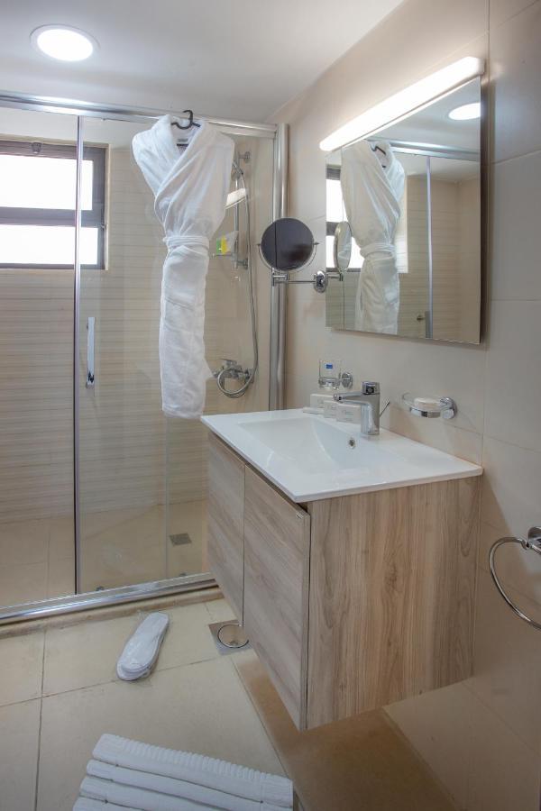 Triple A Hotel Suites Amman Exteriör bild
