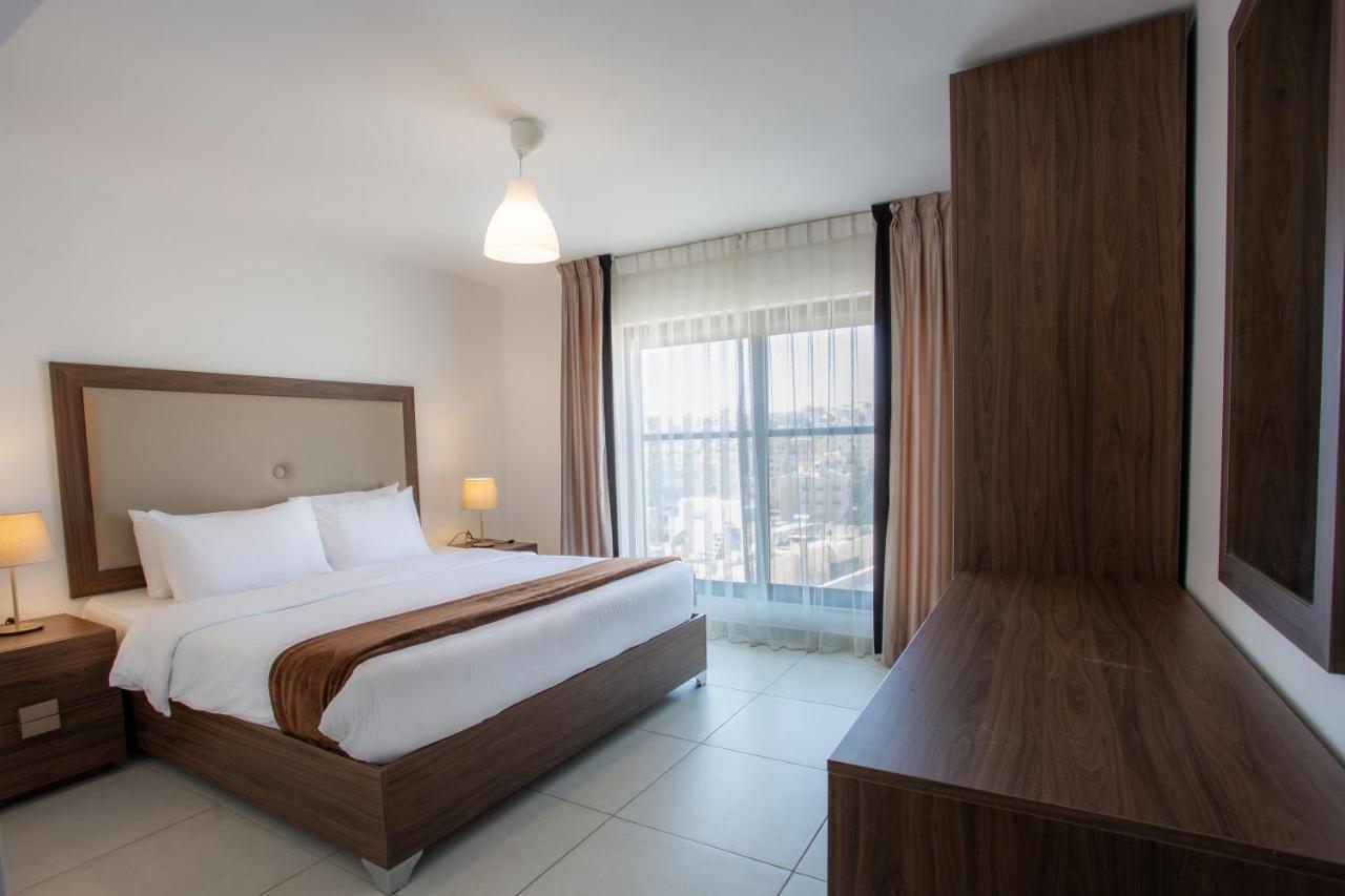 Triple A Hotel Suites Amman Exteriör bild