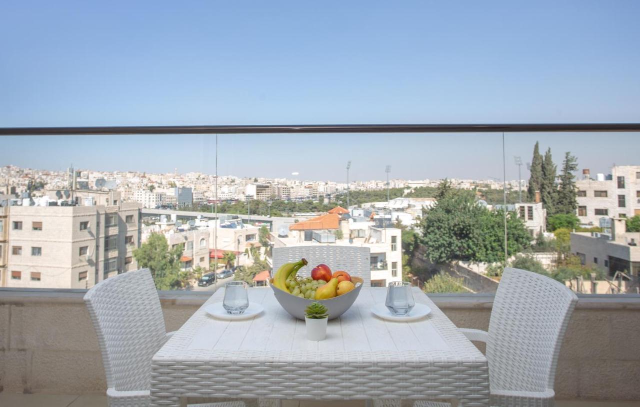 Triple A Hotel Suites Amman Exteriör bild