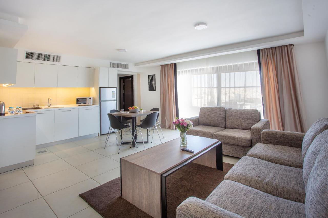 Triple A Hotel Suites Amman Exteriör bild